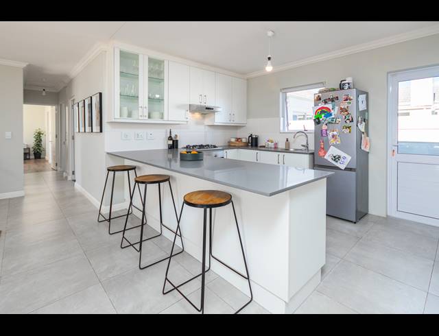 3 BEDROOM FREESTANDING SOLD IN SUNNINGDALE